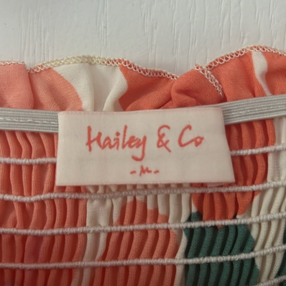 Hailey and Co floral summer dress with pockets. Never worn - Picture 3 of 6